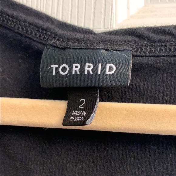 Torrid Black Tee with Vibrant Floral Design with Distressing Size 2 (plus) - Picture 2 of 5